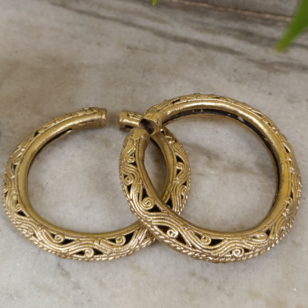 Antique Brass Dhokra Kada | Ethnic Swirl Pattern Tribal Bangle | Hand-Cast Bell Metal Jewelry (Pair)
