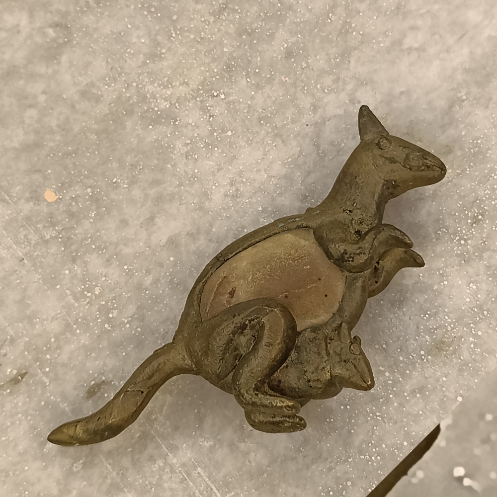 Handcrafted Dhokra Kangaroo with Joey Figurine – Tribal Brass Home Décor Sculpture - View 4