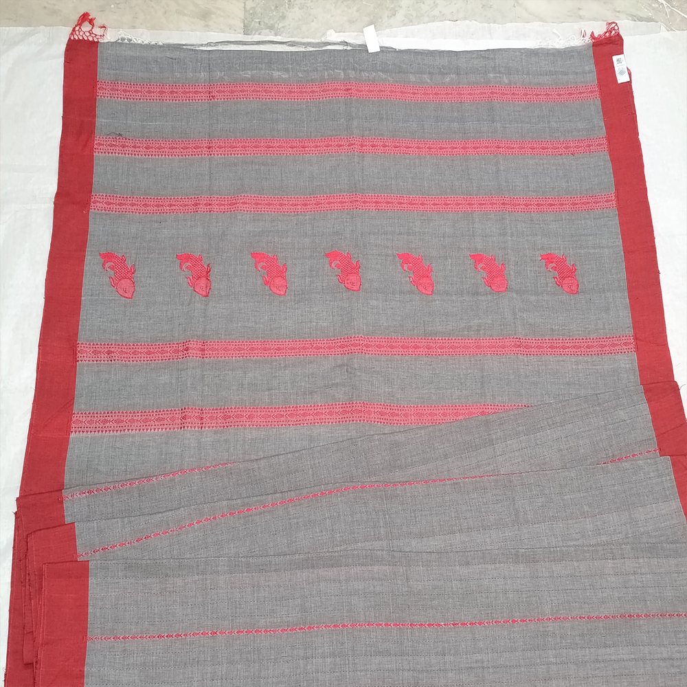 Stylish Women Mercerized Cotton Fish Chain Saree (101 count) with Blouse Piece - Grey & Red (100% Cotton)